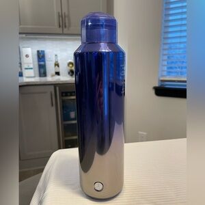 Starbucks 2023 Silver & Glacier Blue Gradient Jewel Lid SS Bottle Tumbler. NWT!